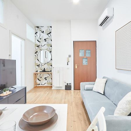 Spacious Flat Close To Fondazione Prada & Metro ミラノ エクステリア 写真